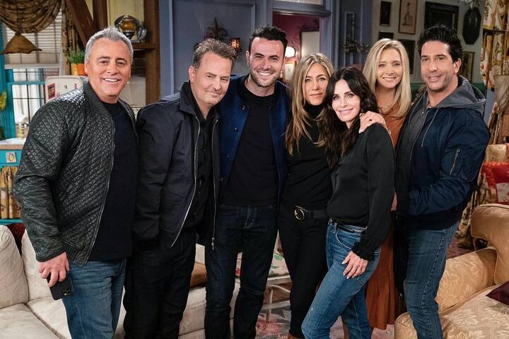 ‘Friends: The Reunion’ has been executive produced by Jennifer Aniston, David Schwimmer, Courteney Cox, Lisa Kudrow, Matt LeBlanc and Matthew Perry. The special episode is available on the OTT platform ZEE5. (Image courtesy - @_schwim_/Instagram)