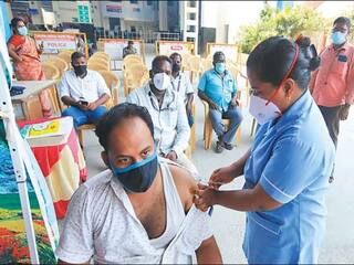 Tamil Nadu Receives First Consignment of Russian Sputnik V Vaccine Sputnik V Vaccine : சென்னை வந்தது ரஷ்யாவின் ஸ்புட்னிக் தடுப்பூசி!