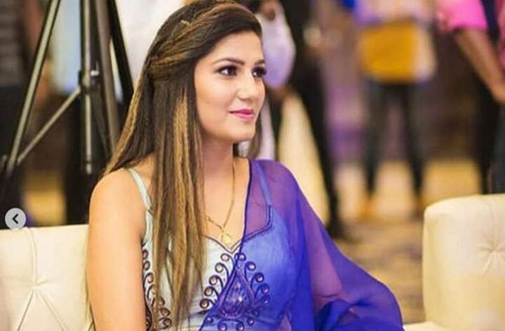 सपना ने केवल 8 वीं तक पढ़ाई की और फिर पढ़ाई छोड़कर डांस करने लग गईं. धीरे-धीरे उन्हें स्टेज पर परफॉर्म करने का मौका मिला और फिर एक म्यूजिक एल्बम सॉलिड बॉडी रे ने उनकी किस्मत बदल दी और फिर उन्होंने कभी पीछे मुड़कर नहीं देखा.