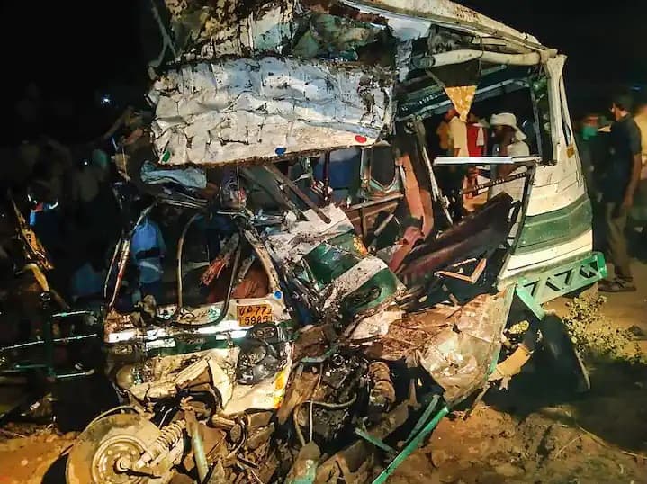 kanpur-accident-many-killed-in-bus-and-tempo-collision ਭਿਆਨਕ ਸੜਕ ਹਾਦਸੇ 'ਚ 17 ਲੋਕਾਂ ਦੀ ਮੌਤ, ਮੋਦੀ ਨੇ ਜਤਾਇਆ ਦੁੱਖ, ਮ੍ਰਿਤਕਾਂ ਲਈ 2-2 ਲੱਖ ਰੁਪਏ ਮੁਆਵਜ਼ਾ 