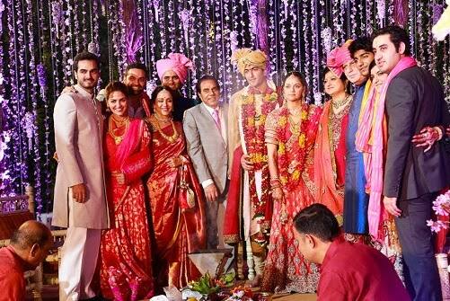 ਹੇਮਾ ਮਾਲਿਨੀ ਨਾਲ ਵਿਆਹ ਤੋਂ ਬਾਅਦ ਧਰਮਿੰਦਰ ਦੇ ਪਰਿਵਾਰਕ ਮਾਮਲਿਆਂ ਨਾਲ ਜੁੜੀਆਂ ਖ਼ਬਰਾਂ ਵੀ ਸਾਹਮਣੇ ਆਈਆਂ, ਪਰ ਹੇਮਾ ਮਾਲਿਨੀ ਨੇ ਹਮੇਸ਼ਾਂ ਉਨ੍ਹਾਂ ਤੋਂ ਇਨਕਾਰ ਕੀਤਾ। ਹੇਮਾ ਮਾਲਿਨੀ ਨੇ ਆਪਣੀ ਸਵੈ-ਜੀਵਨੀ 'ਬਿਓਂਡ ਦ ਡਰੀਮ ਗਰਲ' ਦੇ ਲਾਂਚ ਪ੍ਰੋਗਰਾਮ ਦੌਰਾਨ ਵੀ ਇਸ ਦਾ ਜ਼ਿਕਰ ਕੀਤਾ।