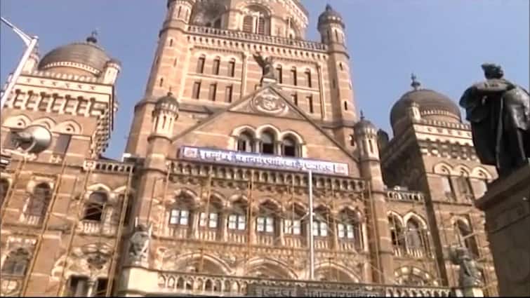BMC Proposes 14 per cent increase in property tax, BJP oppose to tax hike BMC Property Tax : मुंबईकरांवर मालमत्ता करवाढीची टांगती तलावर; भाजपचा करवाढीला विरोध