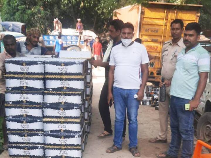 Police raids for wine at two places of Hajipur Liquor seized worth Rupees 25 lakh ann हाजीपुर में चल रहा था ‘लाल पानी’ का खेल, दो ठिकानों पर छापेमारी कर 25 लाख रुपये की शराब जब्त