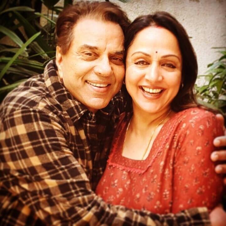 सनी देओल और बॉबी देओल अक्सर अपनी मां के साथ स्पॉट किए जाते हैं. सनी देओल अपने इंस्टाग्राम पर भी प्रकाश कौर के साथ तस्वीरें शेयर करते रहते हैं. सनी ने एक इंटरव्यू में कहा था कि उनकी मां के सपोर्ट की वजह से ही वह इस मुकाम तक पहुंचे हैं.