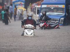 मॉनसून की पहली बारिश से पानी-पानी मुंबई, IMD ने जारी किया रेड अलर्ट; CM उद्धव ने दिए जल निकासी के निर्देश