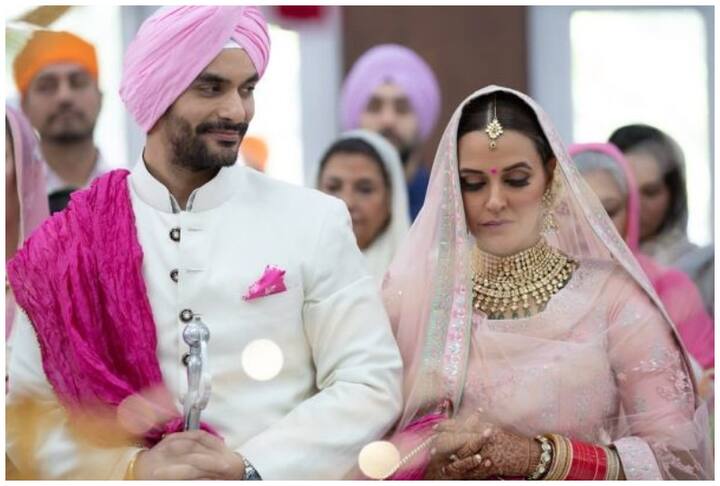 अभिनेत्री नेहा धूपिया की शादी के बारे में तब पता चला जब उन्होंने सोशल मीडिया पर पोस्ट की. नेहा और अंगद बेदी ने दिल्ली के एक गुरुद्वारे में शादी की जिसमें सिर्फ करीबी लोग शामिल हुए.