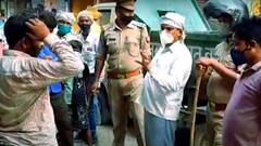 Basti में दारोगा की गुंडागर्दी, सब्जी बेच रहे युवक की टोकरी को कूड़े की गाड़ी में फिंकवाया