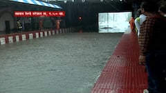 पावसामुळे खबरदारी म्हणून काही मार्गांवरील लोकल बंद; मध्य रेल्वेच्या जनसंपर्क अधिकाऱ्यांची माहिती