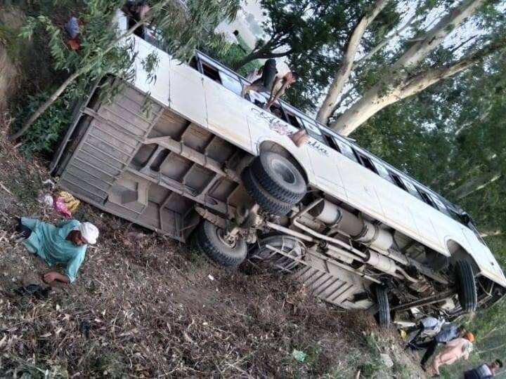 Bihar: Bus going from Supaul to Punjab overturns in ditch, two laborers killed, 15 seriously injured ann बिहार: खाई में पलटी सुपौल से पंजाब जा रही बस, दो मजदूरों की मौत, 15 गंभीर रूप से घायल 