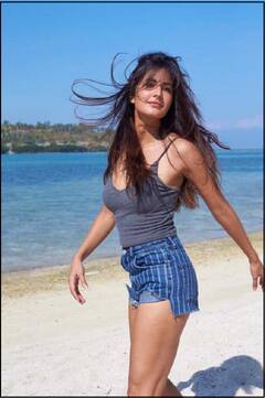 Sara Ali Khan से Disha Patani तक, डेनिम शॉर्ट्स में इन एक्ट्रेस ने दिखाया अपना Summer Style