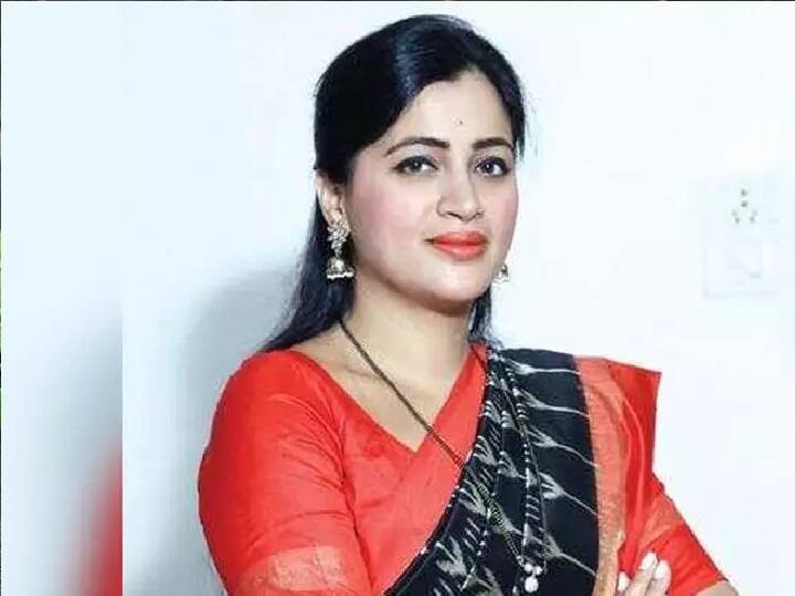 Actor turned politician Navneet Kaur Rana  Fined  2 Lakh For Fake Caste Papers Navneet Kaur | போலி சாதிச் சான்றிதழ்: ’அம்பாசமுத்திரம் அம்பானி’ பட நடிகை நவ்னீத் எம்.பி.,க்கு அபராதம்