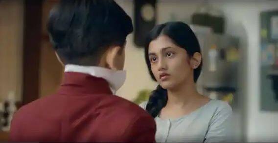 ਸ਼੍ਰੀਕਾਂਤ ਤਿਵਾੜੀ ਦੀ ਧੀ ਧ੍ਰੀਤੀ ਦੇ ਕਿਰਦਾਰ ਵਿੱਚ ਨਜ਼ਰ ਆਉਣ ਵਾਲੀ ਅਦਾਕਾਰਾ ਅਸਲੇਸ਼ਾ ਠਾਕੁਰ ਨੇ ਇਸ ਸੀਰੀਜ਼ ਲਈ 50 ਲੱਖ ਰੁਪਏ ਫੀਸ ਲਈ ਹੈ।