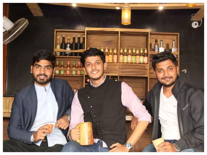 इंदौर के तीन दोस्तों ने चाय बेचने को बनाया स्टार्टअप, आज विदेशों में हो रही है सफलता की चर्चा