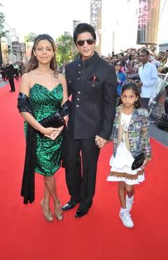 Suhana Khan Childhood Photos: ছোটবেলায় শাহরুখ-গৌরীর সঙ্গে রেড কার্পেটে সুহানা, ছবি ভাইরাল