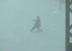 Mumbai Rain Waterlogged: বর্ষার প্রথম বৃষ্টিতে মুম্বইয়ে ব্যাহত জনজীবন, জলমগ্ন শহরের নিচু এলাকা, রাস্তায় যানজট