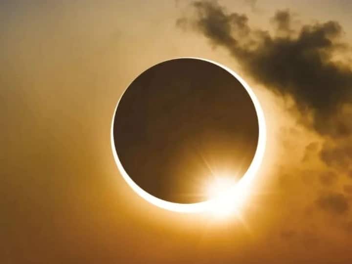 দেশের উত্তরের সীমানা লাদাখে এই আংশিক সূর্যগ্রহণের শেষ পর্ব মাত্র কয়েক মিনিটের জন্য দেখা যাবে। তবে দেশের পূর্বের চেয়ে তুলনামূলকভাবে উঁচুতে এই গ্রহণ চোখে পড়বে।