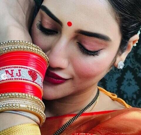 नुसरत आणि निखिल यांच्यात तणाव दिवसेंदिवस वाढत चालला आहे. निखिलनेही गुन्हा दाखल केला आहे. निखिल म्हणतो की नुसरतला माझ्याबरोबर नाही तर दुसर्याबरोबर राहायचे आहे.