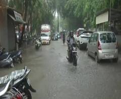 Mumbai Rains: પહેલા જ વરસાદમાં મુંબઈ પાણી-પાણી, રસ્તા પર પાણી ભરાતા ઠેર ઠેર ટ્રાફિક જામ