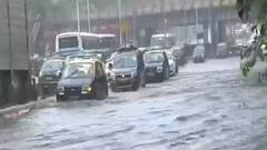 મુંબઇમાં ચોમાસાનું આગમન, ધોધમાર વરસાદથી અનેક વિસ્તારોમાં ભરાયા પાણી