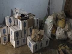 बिहार: सरकारी स्कूल परिसर से लाखों की शराब जब्त, डेयरी फार्म के कमरे को तस्करों ने बनाया था गोदाम