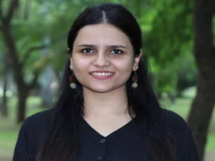 IAS Success Story Due to Self Study and Revision Sarjana Yadav passed the UPSC Exam know her strategy IAS Success Story: सेल्फ स्टडी और रिवीजन की बदौलत सर्जना ने पास की यूपीएससी परीक्षा, ऐसी रही उनकी स्ट्रेटेजी 
