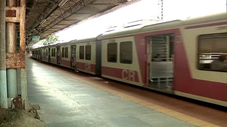 Teachers union aggressive for teachers to allow local train travel in mumbai शिक्षकांना लोकल प्रवासाच्या परवानगीसाठी शिक्षक संघटना आक्रमक; परवानगी न मिळाल्यास दहावीच्या निकाल प्रक्रियेवर बहिष्कार टाकण्याचा इशारा