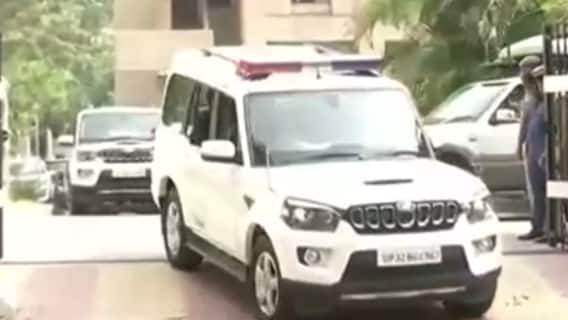 Yogi discusses UP's political situation with Shah | Seedhe Field Se