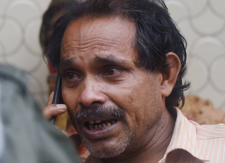 বর্ষার প্রথম ধাপেই প্রভাব পড়েছে মুম্বইতে। প্রবল বৃষ্টিতে মুম্বইয়ের মালাডে ভেঙে পড়ল বাড়ি। ১১ জনের মৃত্যু হয়েছে। আহত হয়েছেন বেশ কয়েকজন। ছবি সৌজন্যে- পিটিআই