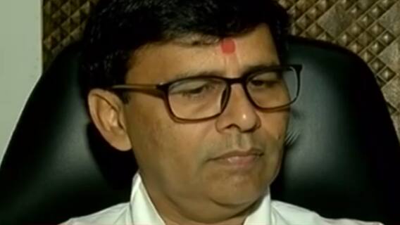 Surat:આ શાળાએ ફી નહીં ભરનાર વિદ્યાર્થીઓના અટકાવ્યા પરિણામ,વાલીઓએ શું કરી રજુઆત?