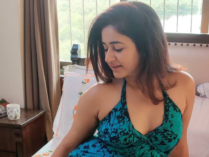 2005ம் ஆண்டு வெளியான Modati Cinema என்ற தெலுங்கு படம் மூலம் திரையுலகில் அறிமுகமானார்.
