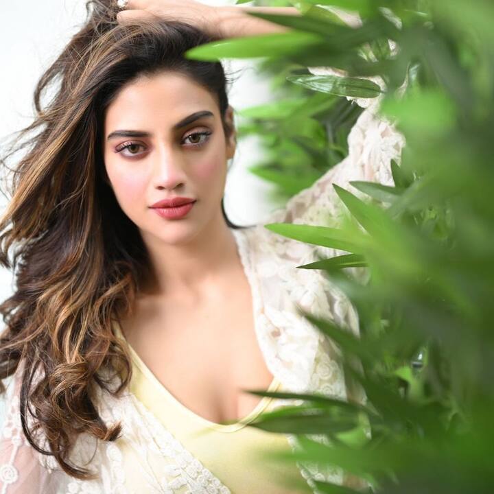 या वृत्तानंतर यशदास गुप्ता यांच्यासमवेत नुसरतची ही छायाचित्रे व्हायरल होत आहेत. (Photos- Nusrat Jahan/Instagram