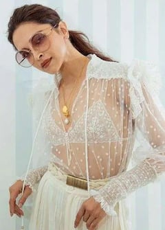 PHOTO | दीपिका पादुकोणपासून अनन्या पांडेपर्यंत या अभिनेत्रींनी ब्रेलेट टॉप्स घालून वातावरण तापवलं