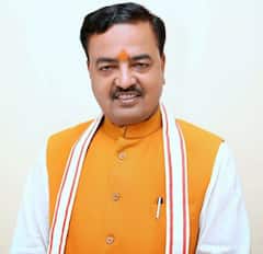 तेज बारिश के कारण Lucknow से उड़ान नहीं भर सका Keshav Prasad Maurya का हेलीकॉप्टर