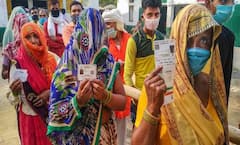 Ghazipur: खतरे में लोकतांत्रिक व्यवस्था, महिला सीट पर पुरुष को दिला दी प्रधानी की शपथ