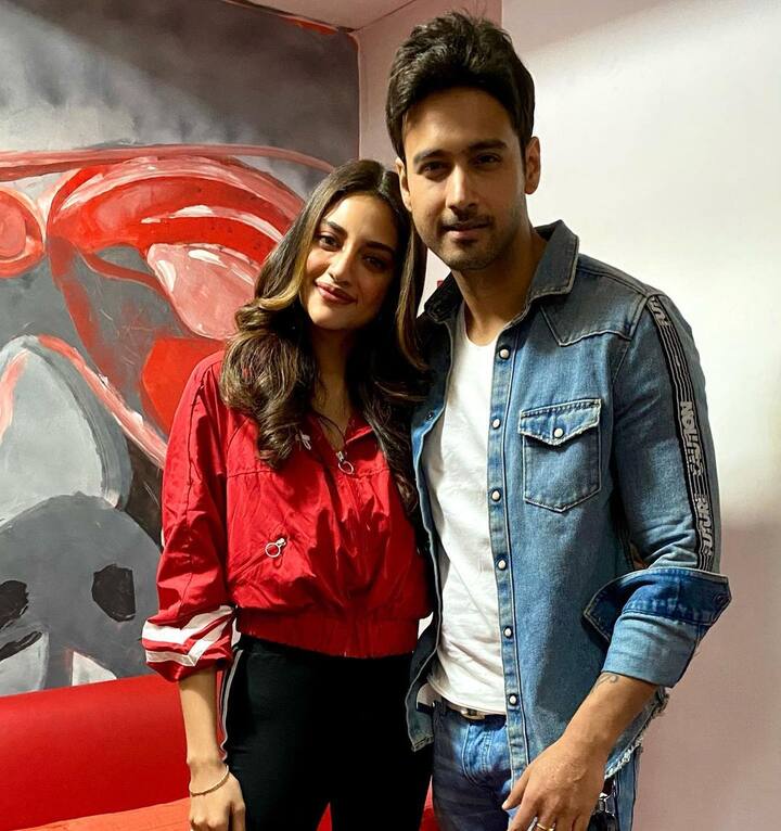 These pics of Nusrat and Yash are trending big time on social media!