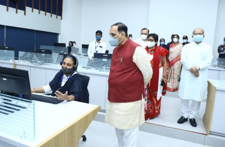 cm vijay rupani inaugurates command and control center મુખ્યમંત્રી વિજય રૂપાણીએ કર્યું કમાન્ડ એન્ડ કન્ટ્રોલ સેન્ટરનું લોકાર્પણ, જાણો કઈ રીતે કરશે કામ ?