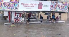 மும்பையை புரட்டி போட்ட கனமழை...வெள்ளம் போல் காட்சியளித்த சாலைகள்