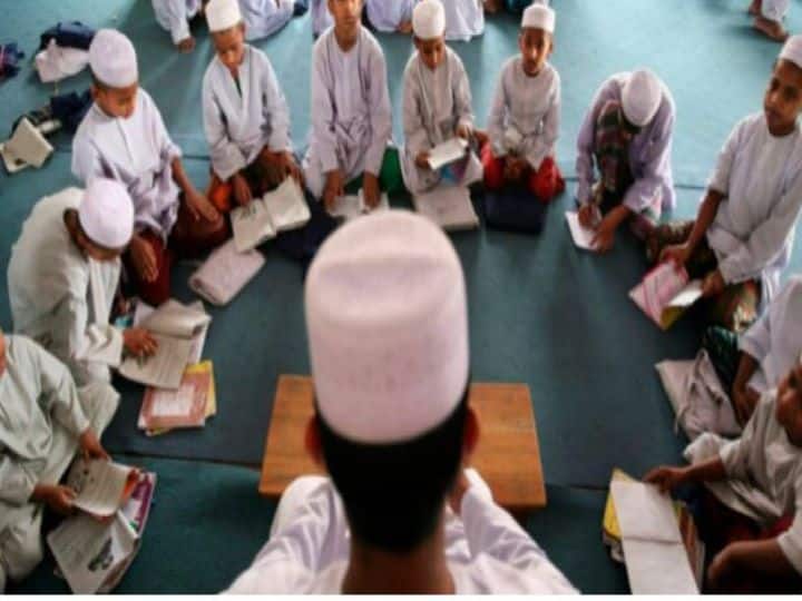 Uttar Pradesh: Government to train madrassa teachers for online teaching उत्तर प्रदेश: मदरसा शिक्षकों को ऑनलाइन टीचिंग के लिए ट्रेंड करेगी सरकार