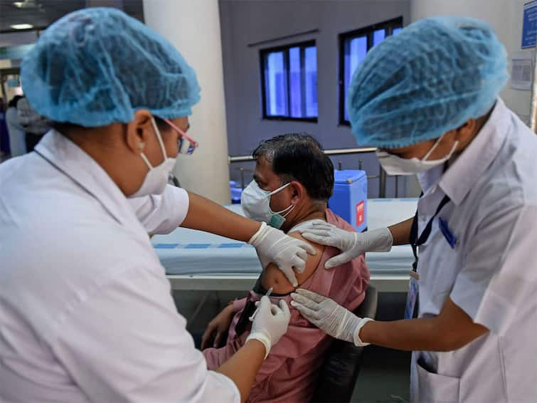 UP Man Receives Both Doses Of Covid Vaccine Within 5 Mins, Accuses Nursing Staff Of Negligence