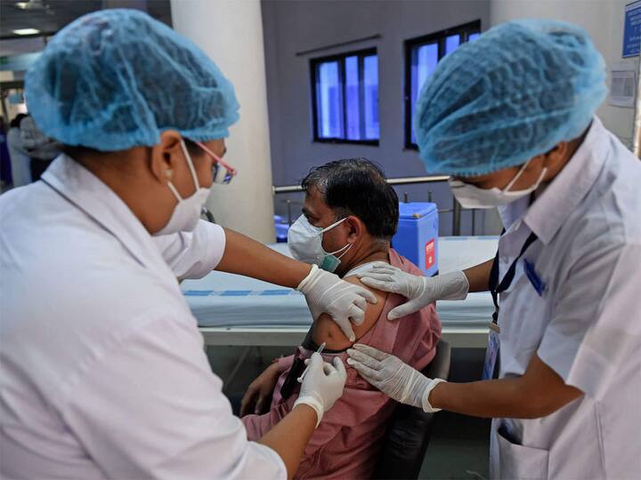 Delhi government started special vaccination center for students going abroad and sportspersons participating in Olympics ANN विदेश जाने वाले छात्रों और ओलंपिक में हिस्सा लेने वाले खिलाड़ियों के लिए दिल्ली सरकार ने शुरू किया विशेष वैक्सीनेशन केंद्र