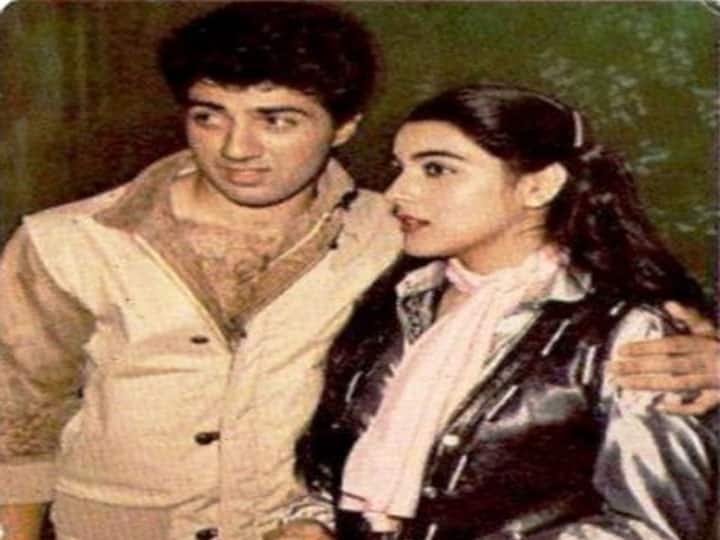 दोनों फिल्म बेताब की शूटिंग के समय एक दूसरे के बेहद करीब आ गए थे. मीडिया रिपोर्ट की माने तो दोनों रिलेशनशिप में भी आ गए थे. हालांकि अमृता की मां को सनी पर शक था कि कहीं वह उनकी बेटी को धोखा तो नहीं दे रहे हैं.