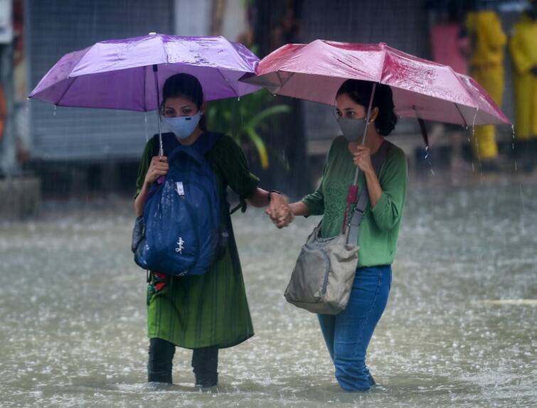 Weather Update: मुंबई में आज भी भारी बारिश का अलर्ट, दिल्ली-NCR में तेज आंधी के साथ बरसा पानी, गर्मी से राहत