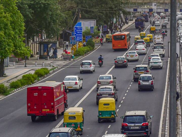 Delhi New Speed Limits: कार, बाइक समेत सभी गाड़ियों की स्पीड लिमिट में किया गया बदलाव, जानें अब कितनी तेज़ी से चला सकेंगे वाहन Delhi New Speed Limits: Delhi traffic police revised speed limit Check max speed limit to avoid challan penalty Delhi New Speed Limits: कार, बाइक समेत सभी गाड़ियों की स्पीड लिमिट में किया गया बदलाव, जानें अब कितनी तेज़ी से चला सकेंगे वाहन