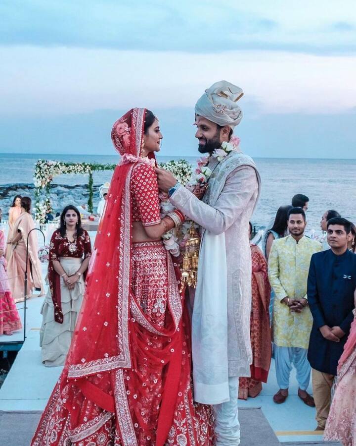 बंगाल की जानी-मानी एक्ट्रेस नुसरत जहां इन दिनों अपनी शादीशुदा ज़िंदगी के कारण सुर्खियों में हैं. नुसरत और उनके पति निखिल जैन की अनबन अब खुलकर सामने आ गई है. दोनों एक दूसरे पर आए दिन कई आरोप लगा रहे हैं. नुसरत ने कह दिया है कि निखिल से उनकी शादी अमान्य है क्योंकि ये तुर्की के रीति-रिवाजों से हुई थी और इंडिया में इसका रजिस्ट्रेशन स्पेशल मैरिज एक्ट के तहत नहीं हुआ था.