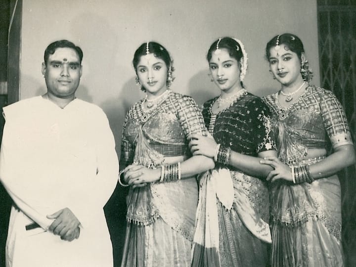 பத்மினியை போன்றே அவரது சகோதரிகளும் நடன கில்லாடிகள்