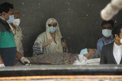 Dilip Kumar Health Update: डिस्चार्ज हुए दिलीप कुमार, हॉस्पिटल से सामने आई स्ट्रेचर पर लेटे एक्टर की ये तस्वीरें