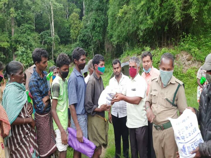 Coimbatore Paramasivam travels in the dense forest and to the aid of the tribes அடர் வனங்களுக்குள் நீண்ட பயணம்; பழங்குடிகளுக்கு உதவி வரும் பரமசிவம்