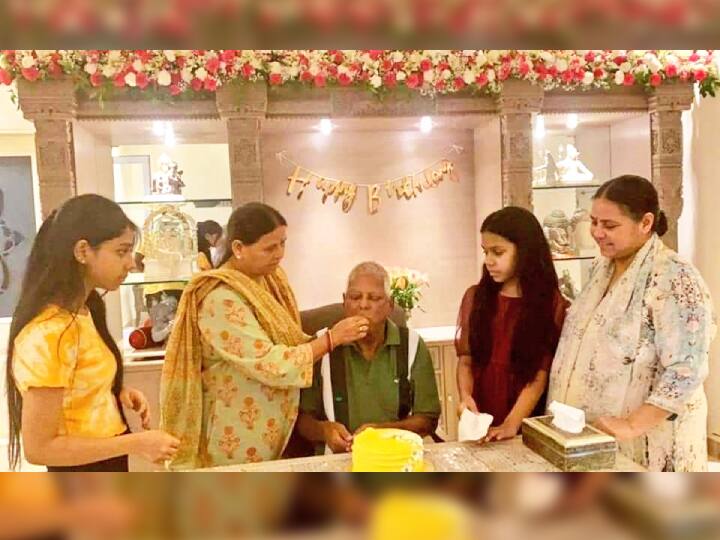 lalu yadav birthday celebration in delhi Emotional message written by misa bharti and raj lakshmi yadav ann बिहारः दिल्ली में मनाया गया लालू यादव का जन्मदिन, बेटियों ने लिखा भावुक कर देने वाला संदेश