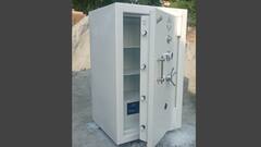 Vastu Tips: વાસ્તુ અનુસાર જાણો, ઘરમાં કઇ વસ્તુને રાખવાથી આર્થિક તંગીનો કરવો પડે છે સામનો