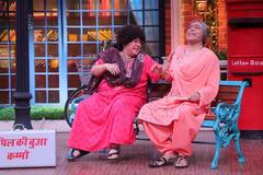 The Kapil Sharma Show:  'चंदू चायवाले' की पत्नी हैं बला की खूबसूरत, देखें Chandan Prabhakar के परिवार की अनदेखी तस्वीरें